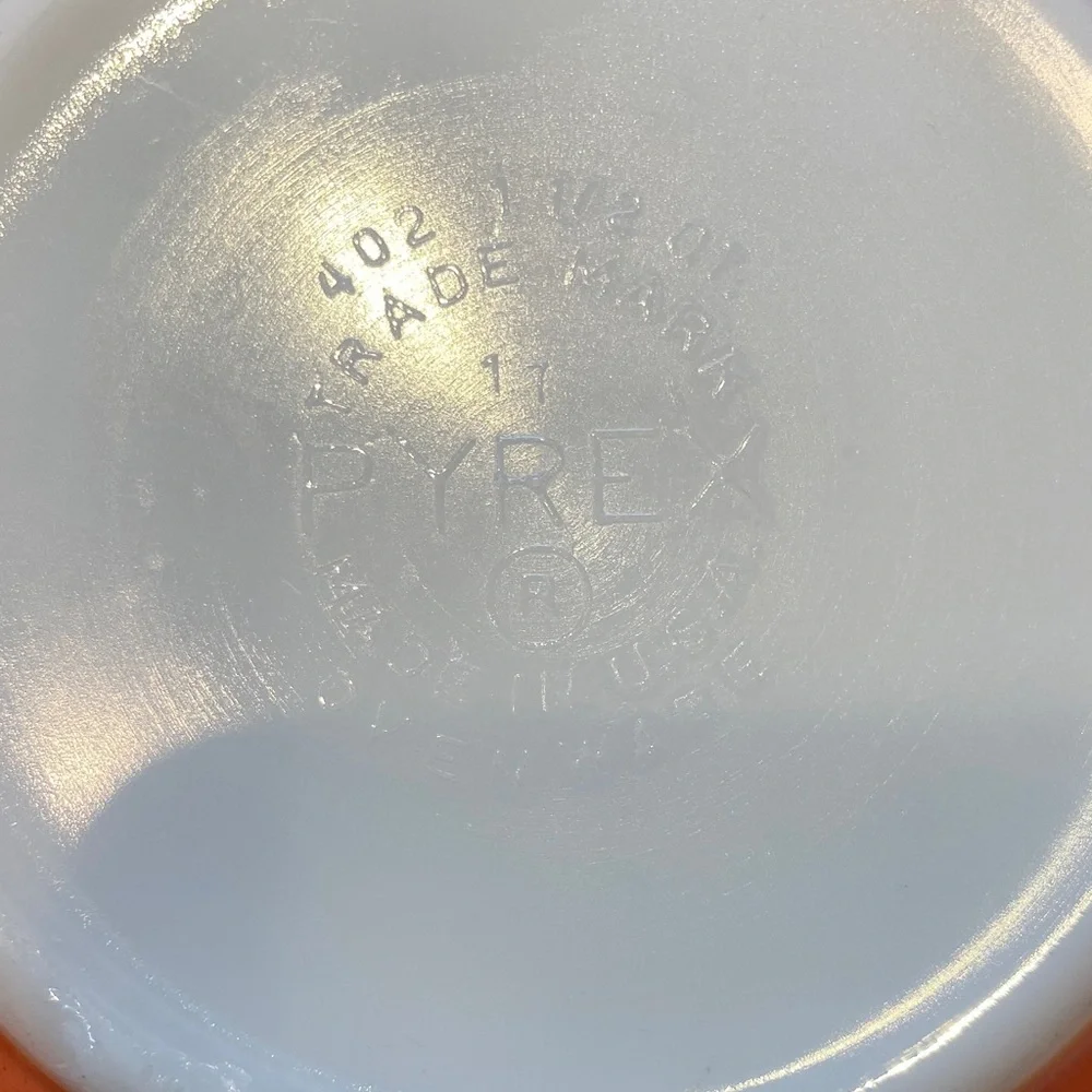 Pyrex Vintage Orange 1.50 Quart Mixing Bowl with White Interior - Picture 5 of 6